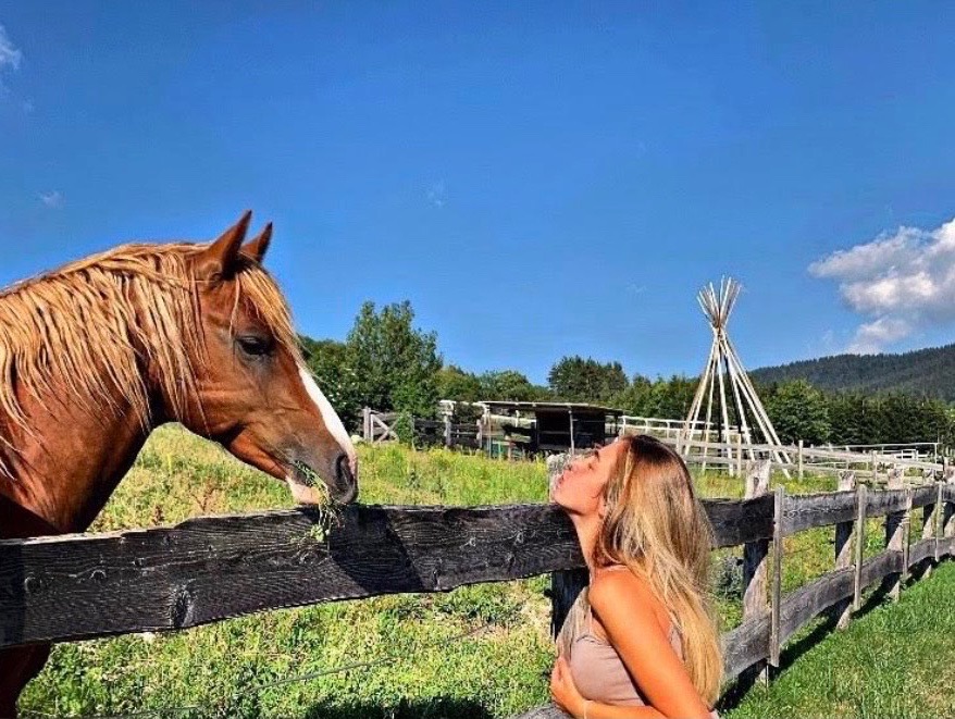 cavallo e ragazza